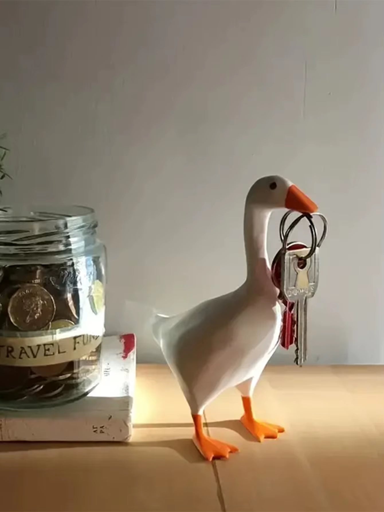 Magnetic Goose Key Holder – Resin Sculpture & Desk Decor with Hidden Tool Rack