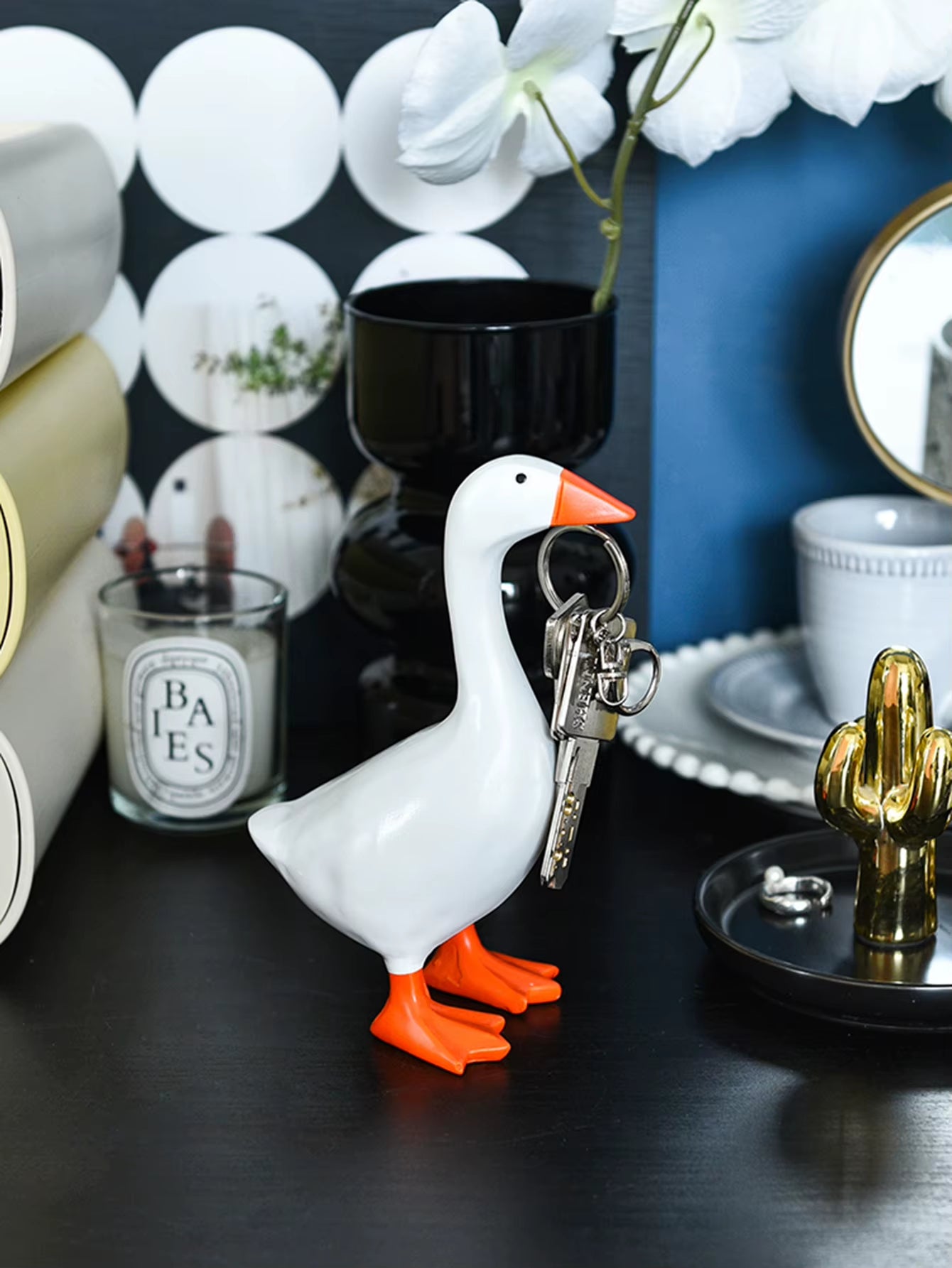 Magnetic Goose Key Holder – Resin Sculpture & Desk Decor with Hidden Tool Rack